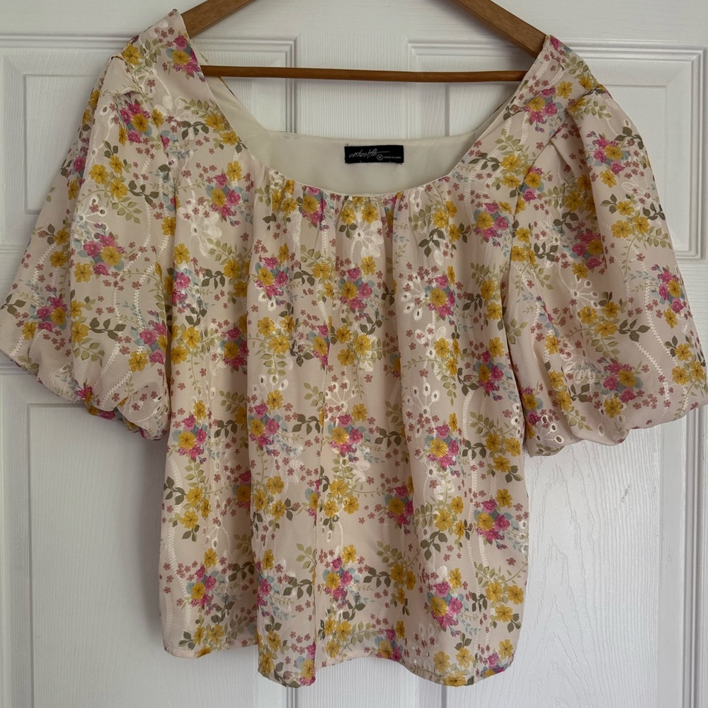 On Twelfth Cream Floral Puff Sleeve Blouse – Size M – Flawed